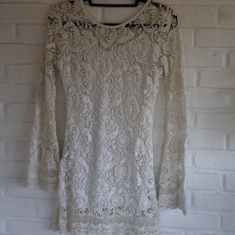 ANGEL SLEEVED WHITE LACE MINI DRESS